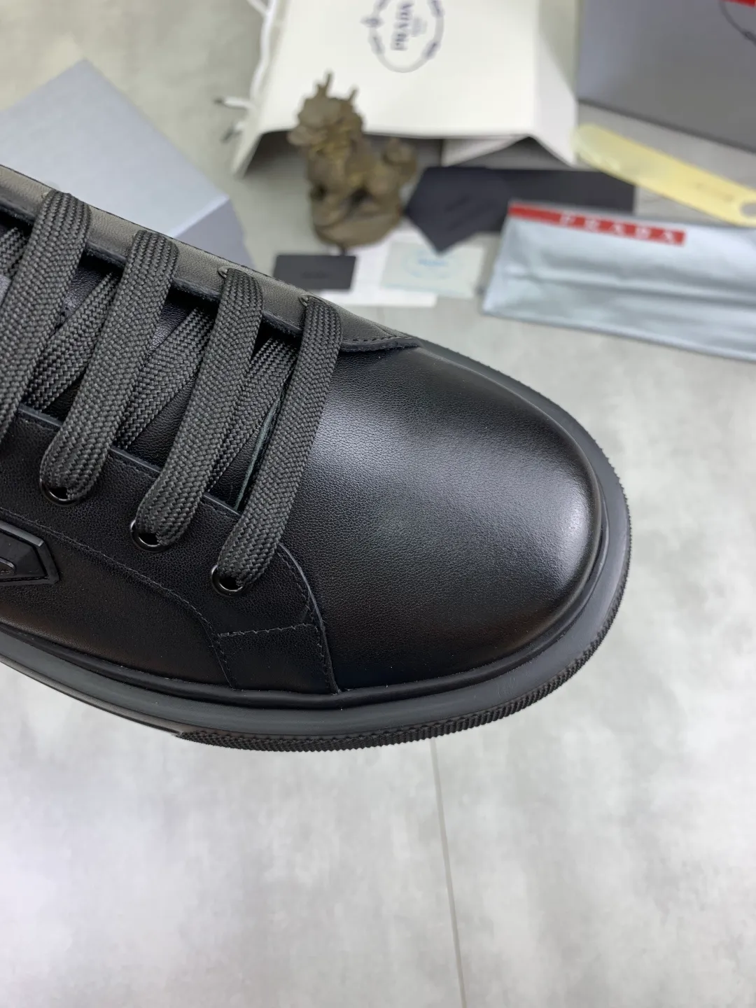 Men's shoes 💰P560💰[New style] popular models are on the official website, 🆘 Trendy brand (Prada) mainly promotes popular models, avant-garde and versatile fashion men's shoes private version mold opening, cowhide surface splicing 1:1.. Fashionable and simple, original imported cowhide lining cowhide feet; the atmosphere and personality are more fashionable, eye-catching and pursuing class. It will subvert the old idea and be a must-have for fashionistas with you! Must keep it for yourself! Tall and comfortable, large and low, high-end quality workmanship. Number of yards: 38-45 4️⃣optional.